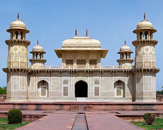 Women of Agra