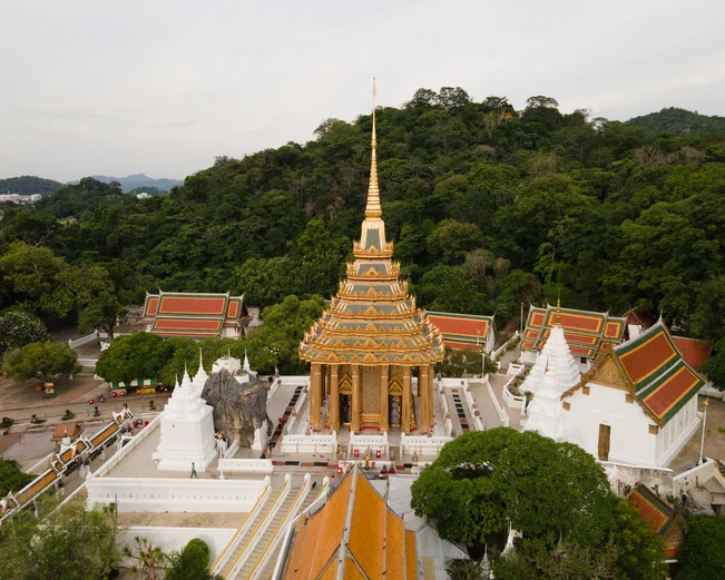 Wat-Phrabuddhabat-temple_Saraburi_Thailand