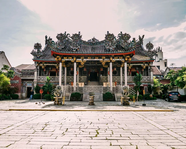 Orante exterior of Leong San Tong Khoo Kongsi clan temple