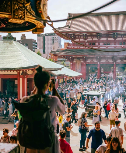 Locals and tourists at Tokyo Sensoji Shrine