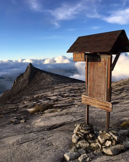 8km marker at Mt Kinabalu