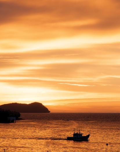 Kota Kinabalu sunset - Alastair Donnelly 