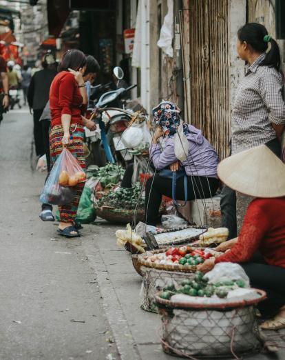 Street vendors in Hanoi's Old Quarter