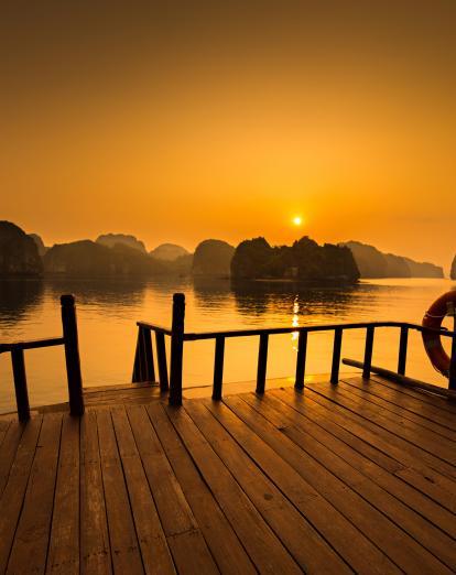 Sunset cruise in Lan Ha Bay