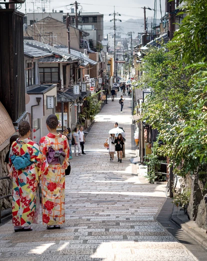 Girls in yukata in Gion 