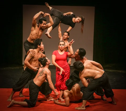 Performers from Phare, the Cambodian Circus - Paul Bloomfield
