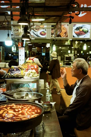 A local South Korean man in a market in Seoul ordering food