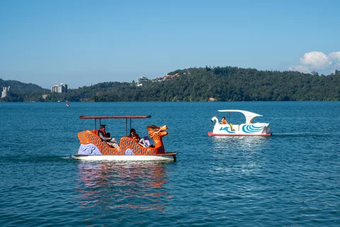 Taiwan Sun Moon Lake Paddle Boat