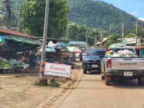 Roadside market in Mae Hong Son