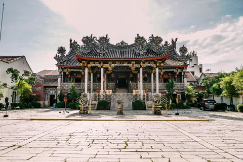 Orante exterior of Leong San Tong Khoo Kongsi clan temple