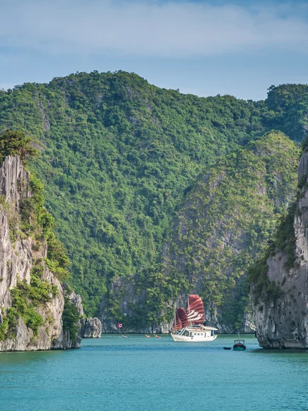 Ha Long Bay Cruise March best time to visit