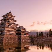 Matsumoto castle at sunset - Bali6/Pixta