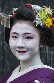 Portrait of smiling maiko