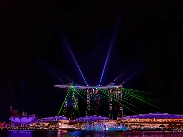 Laser show at Marina Bay at night 
