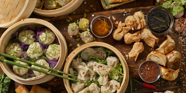 Dim sum in bamboo baskets 