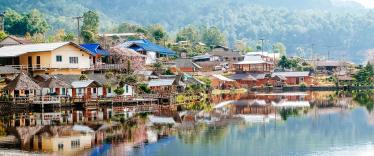 Waterfront village in Mae Hong Son 