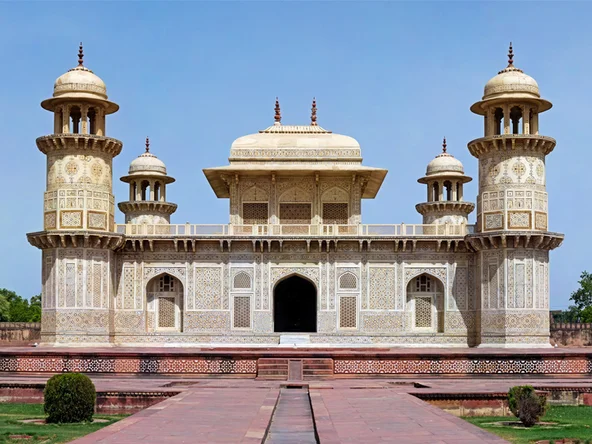 Women of Agra