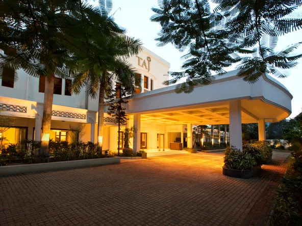 Taj Connemara Entrance