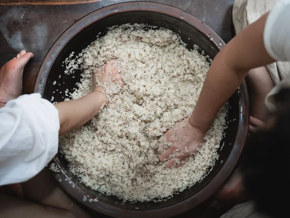 Makgeolli-making