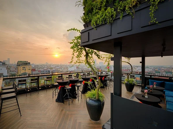 La Siesta Premium Hang Be Sky Bar