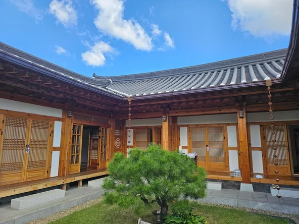 Sieunjae Hanok Building