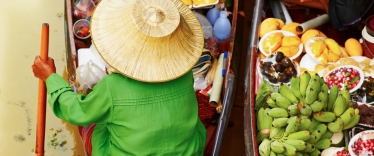 Floating market in Damnoen Saduak near Bangkok_iStock-496160257_Chalabala