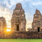 Sunrise at Pre Rup temple 