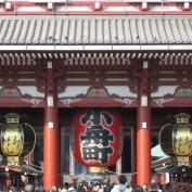Red lantern over entrance to Asakusa 