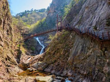 Footbridge over gorge next to Biryong Falls Waterfall in Seoraksan National Park