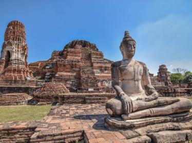 Ruins and Buddha statue at Ayutthaya