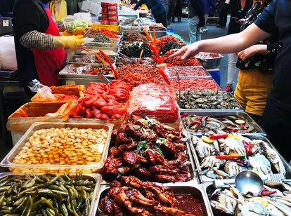 Customers selecting spices at a food market in Seoul 