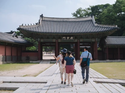 Two people walking through a Temple on a tour in Seoul