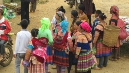Flower Hmong people at the market