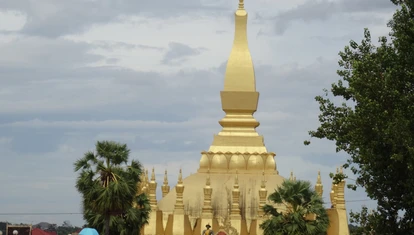 Wat That Luang (2)