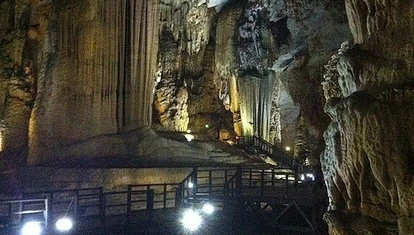 Paradise cave vietnam