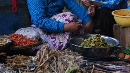 Bhamo market sellers