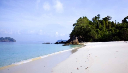 burma-boating-mergui-archipelago-beach-and-blue-ocean