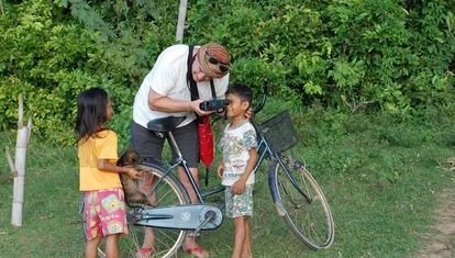 The kids are fascinated by Andy’s binoculars!