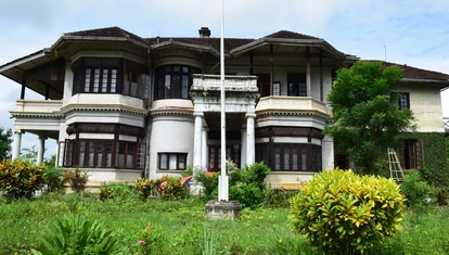 @_Hsipaw_Prince_Palace_-_panoramio_(3)