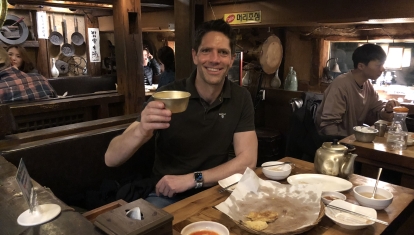 Drinking-makkoli-2