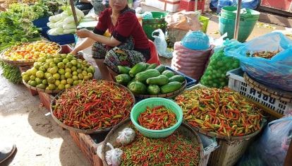 Food in Laos, market
