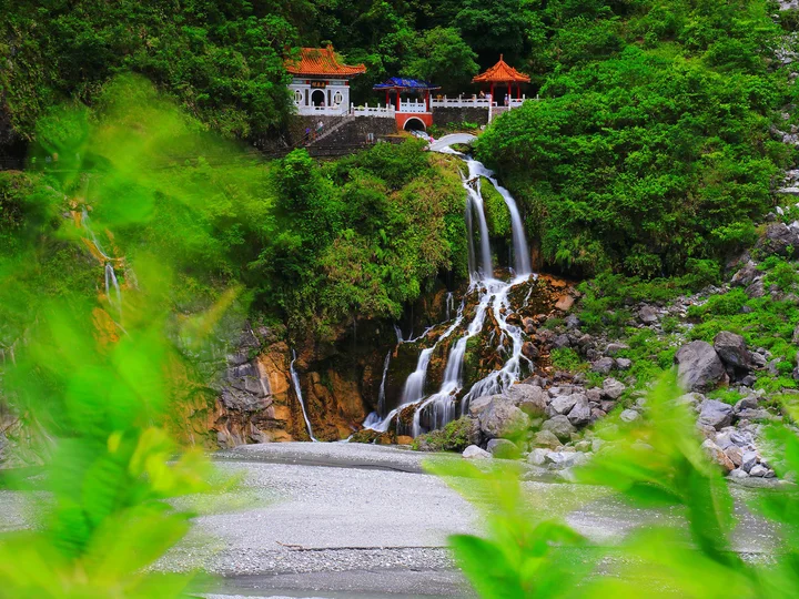 Buildings and a waterfall in Taroko Gorge