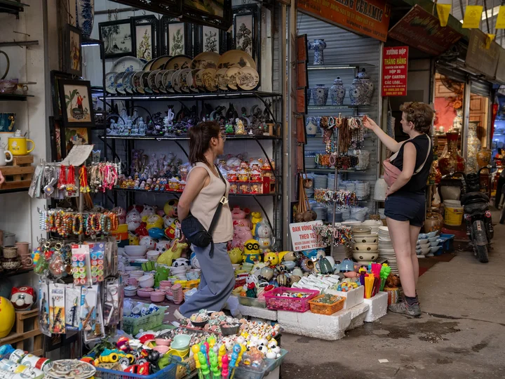 Shopping Hanoi Old Quarter
