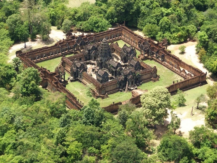 Angkor by microlight