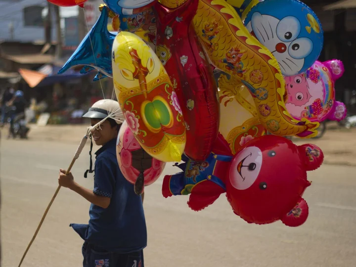 Tet balloon seller