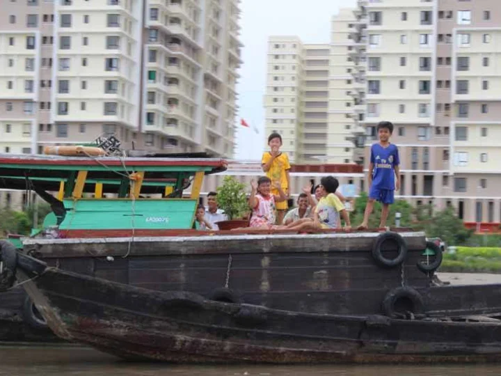 A friendly family on the Saigon River