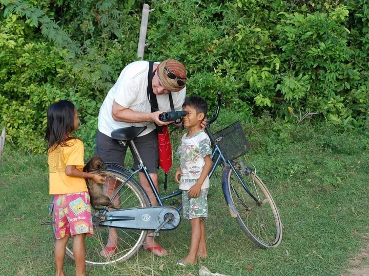 The kids are fascinated by Andy’s binoculars!