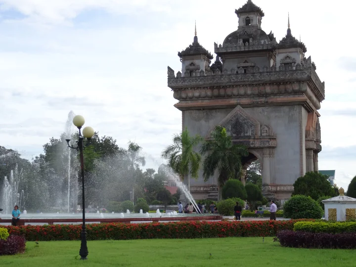 Patuxay (3)