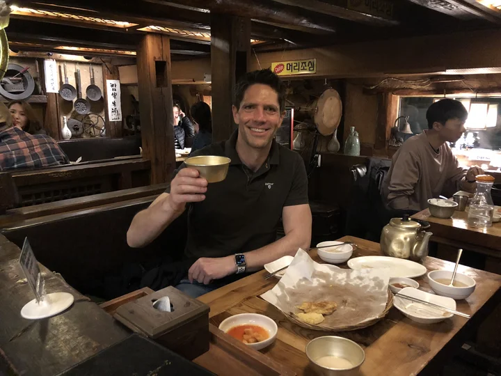 Drinking-makkoli-2