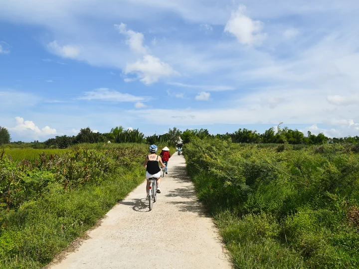 Cycling-near-Hoi-An-Vietnam